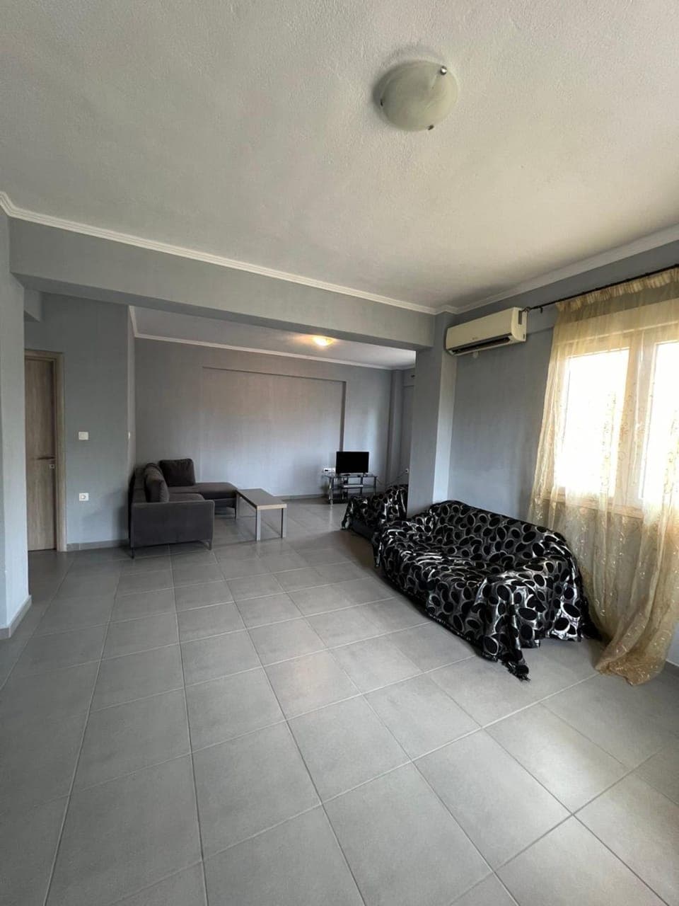 Living room, Seating area, air conditioner