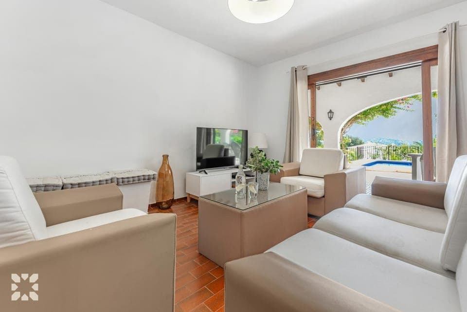 Communal lounge/ TV room, TV and multimedia, Living room, Seating area