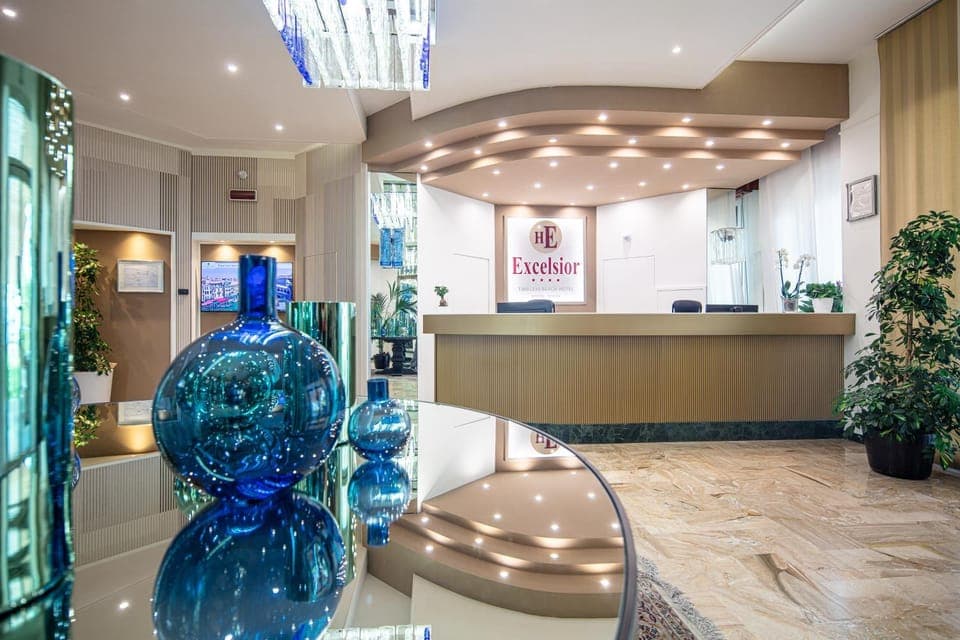 Property building, Restaurant/places to eat, Swimming pool, Breakfast