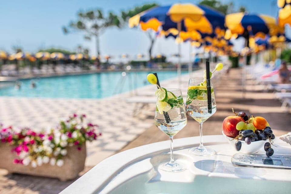 Property building, Restaurant/places to eat, Swimming pool, Breakfast