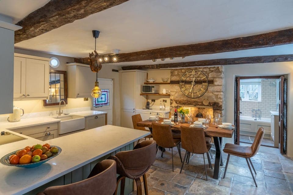 Bathroom, Dining area, Bath, kitchen