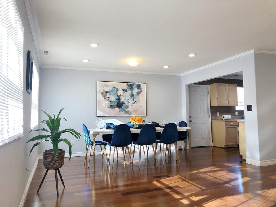 Living room, Decorative detail, Dining area