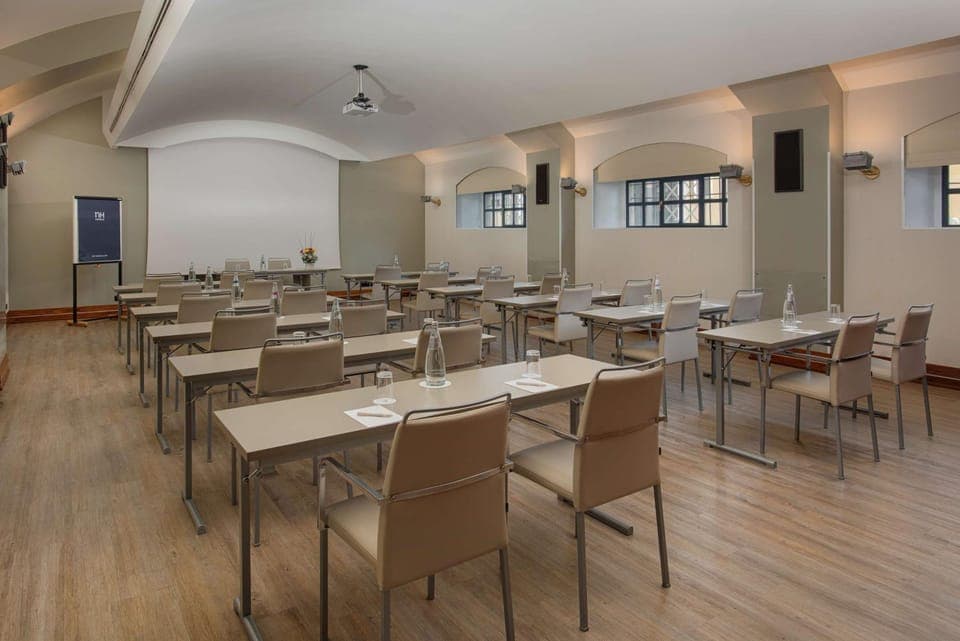 Meeting/conference room