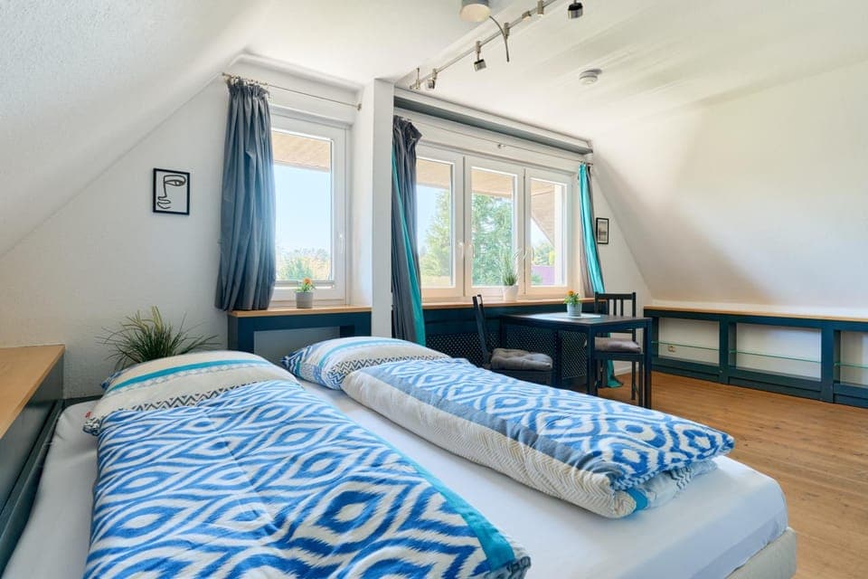 Bed, Living room, Bedroom