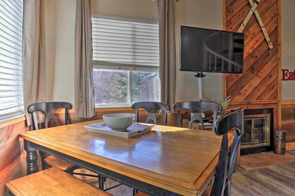 4 Mi to Nat’l Park: Mtn-View Gatlinburg Retreat! House in Gatlinburg