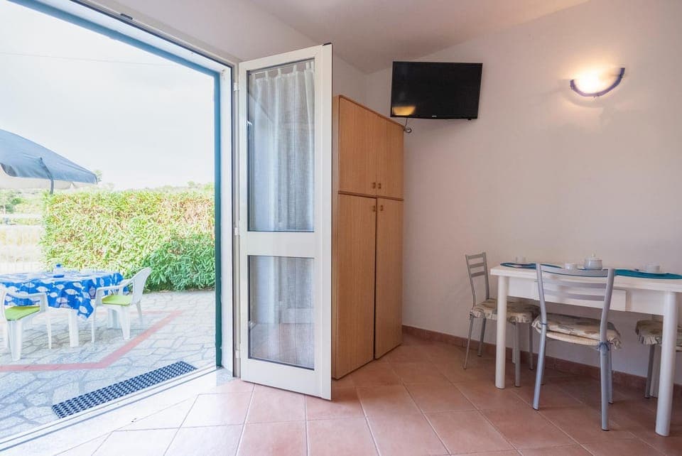 Patio, TV and multimedia, Dining area