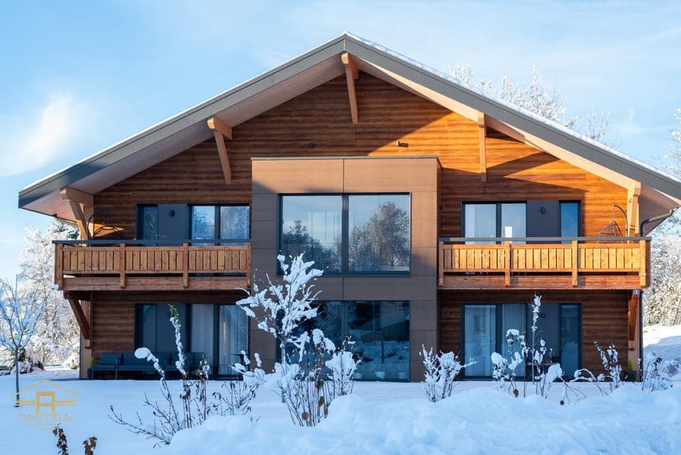 Property building, Facade/entrance, Day, Natural landscape, Winter