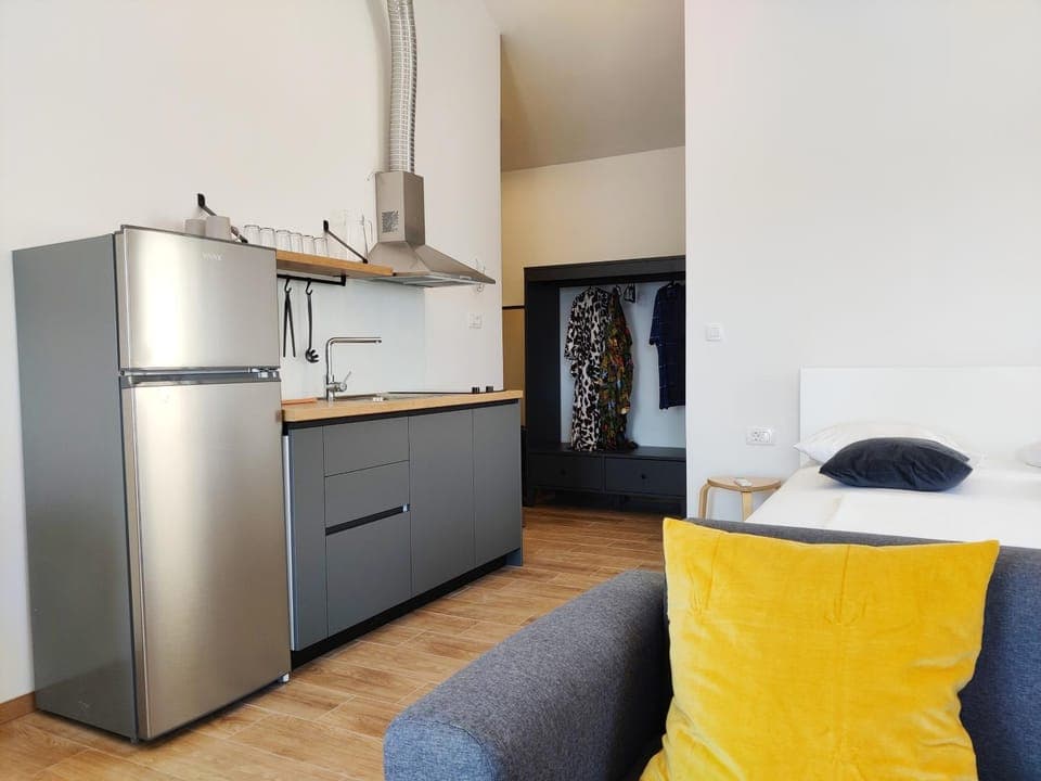 Kitchen or kitchenette, Communal kitchen