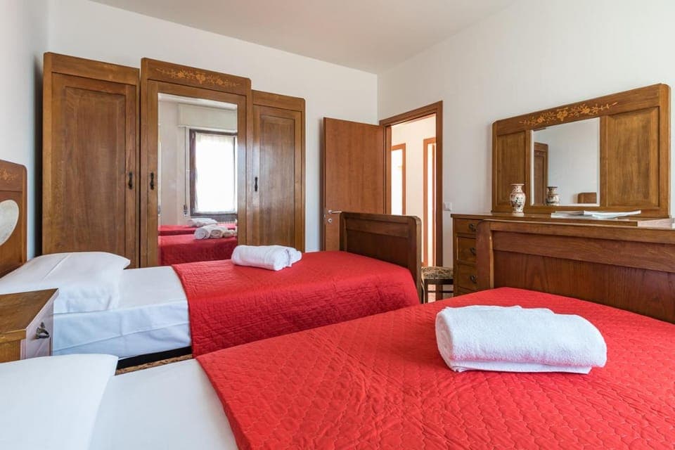 Bed, Photo of the whole room, Bedroom, towels, wardrobe