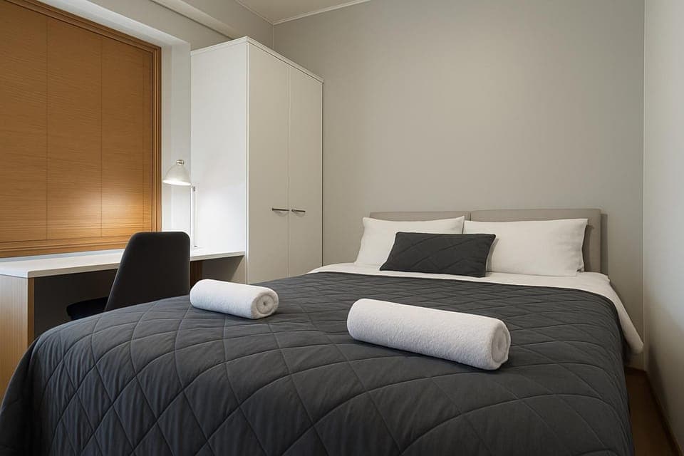 Bed, Bedroom, towels