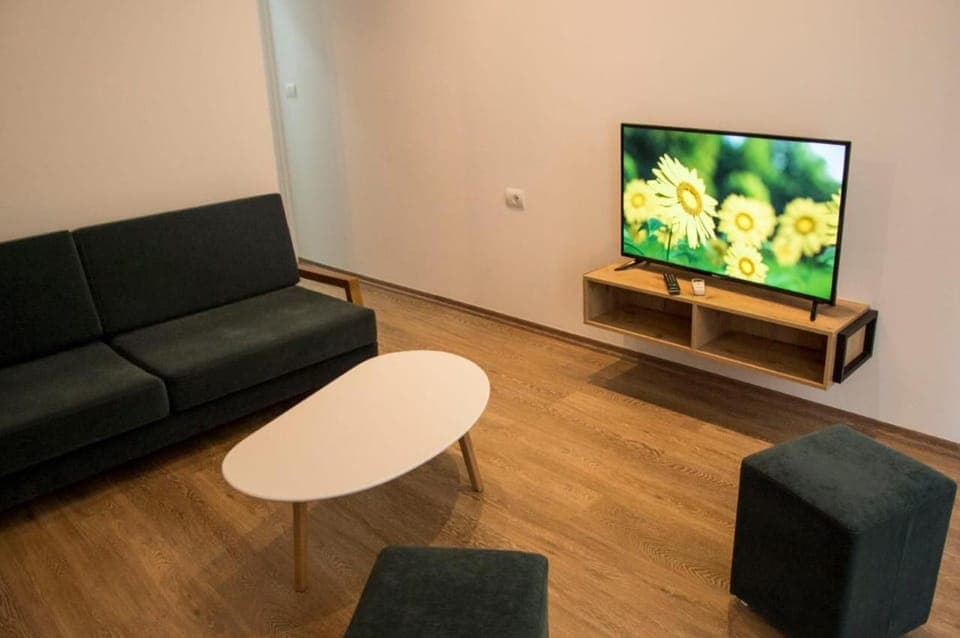 Communal lounge/ TV room, TV and multimedia, Living room, Lounge or bar, Seating area