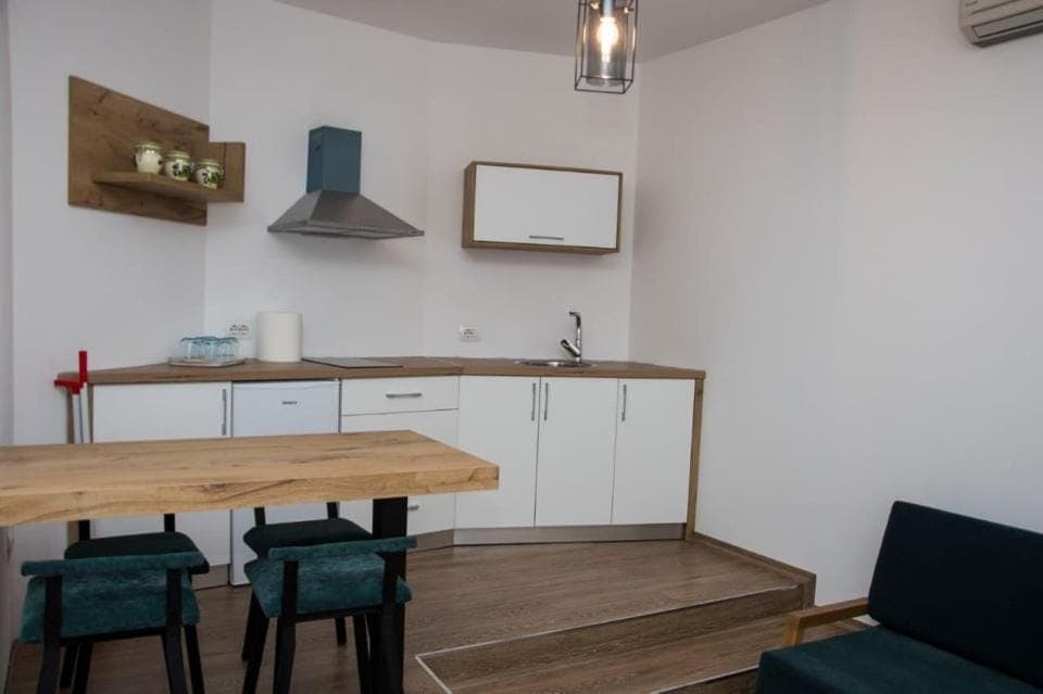 Kitchen or kitchenette, Dining area, Communal kitchen