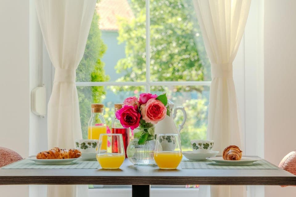 Dining area, Breakfast