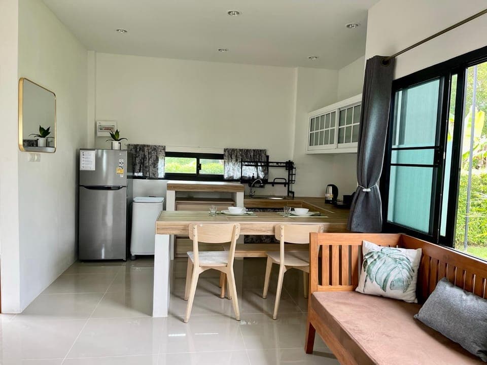 Kitchen or kitchenette, Living room, Seating area, Dining area, oven, stove, toaster, washing machine