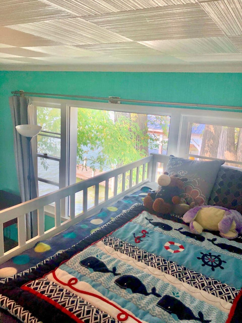 Bedroom, Lake view, bunk bed