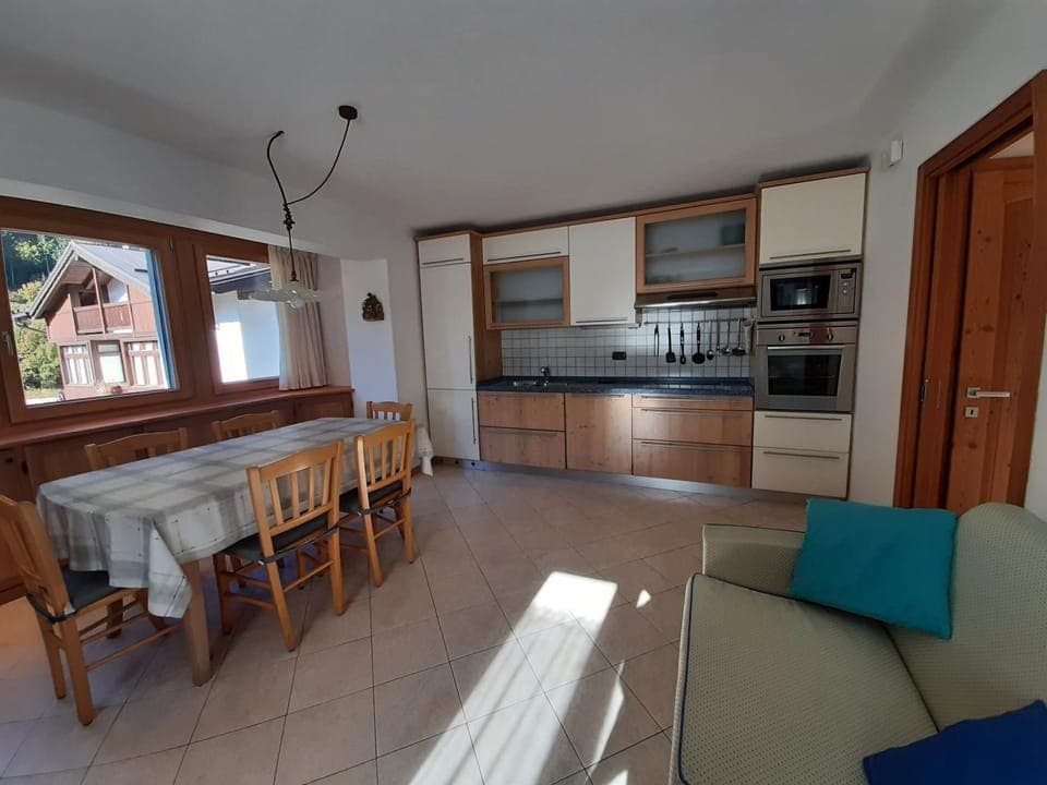 Kitchen or kitchenette, Living room, Dining area