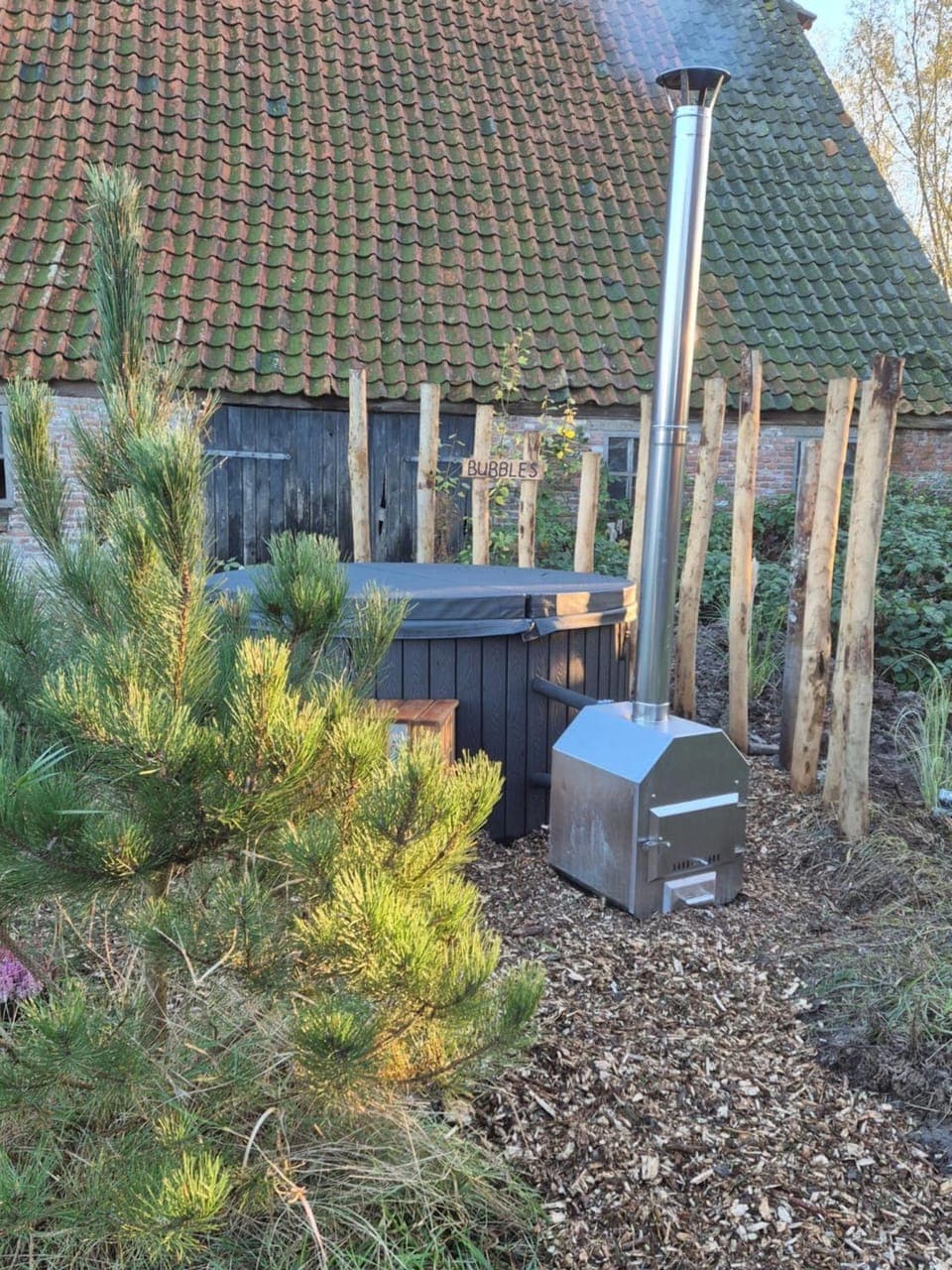 Garden, Garden, Hot Tub, Hot Tub