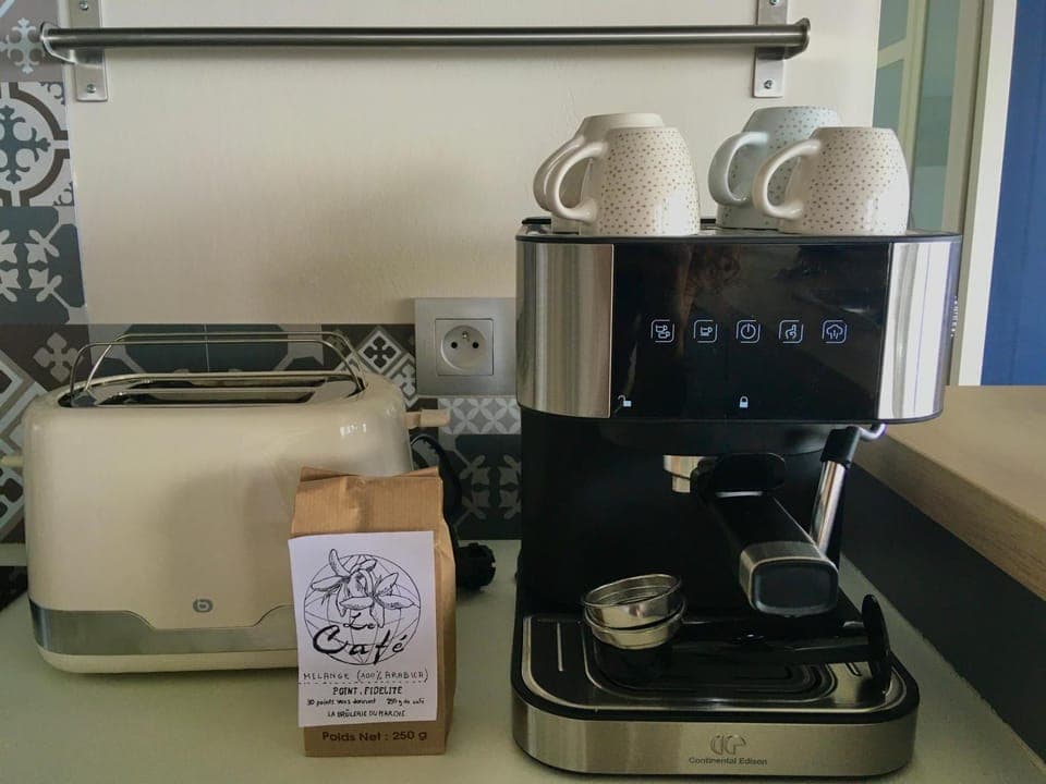 Coffee/tea facilities, toaster