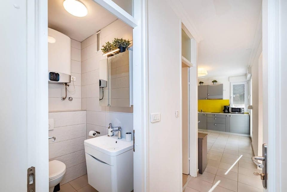 Bathroom, Kitchen or kitchenette