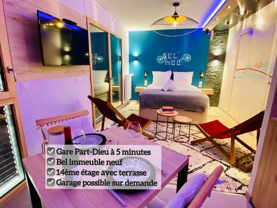 Communal lounge/ TV room, Bed, TV and multimedia, Living room, Photo of the whole room, Seating area, Dining area, Bedroom