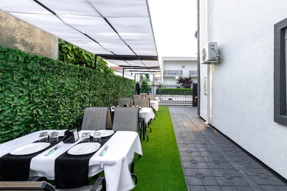 Patio, Restaurant/places to eat
