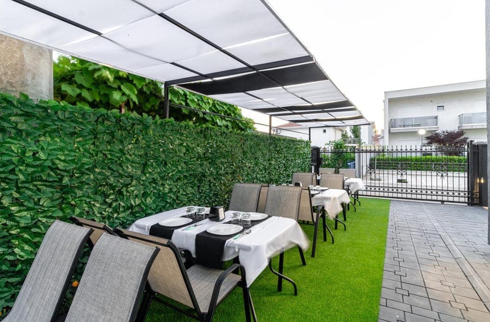 Patio, Restaurant/places to eat