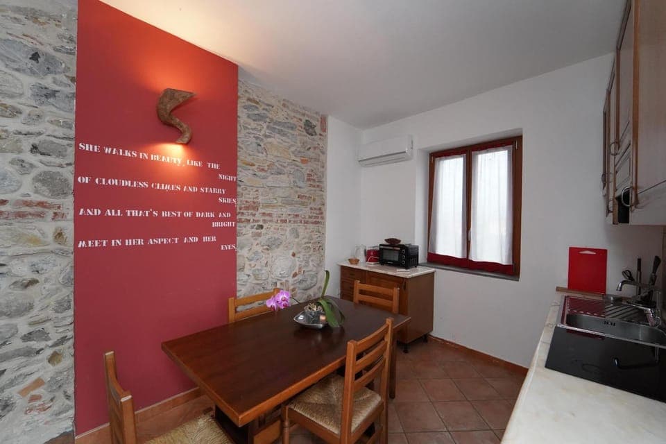 Dining area, minibar, pet friendly, stove