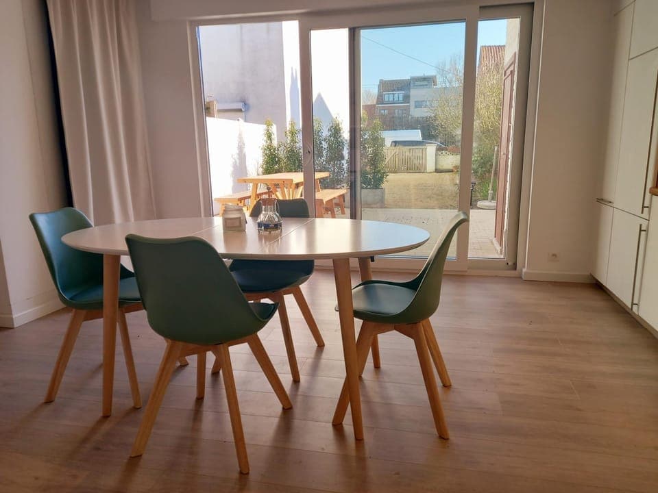 Balcony/Terrace, Dining area, Street view