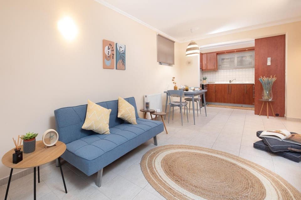 Kitchen or kitchenette, Living room, Seating area, Dining area