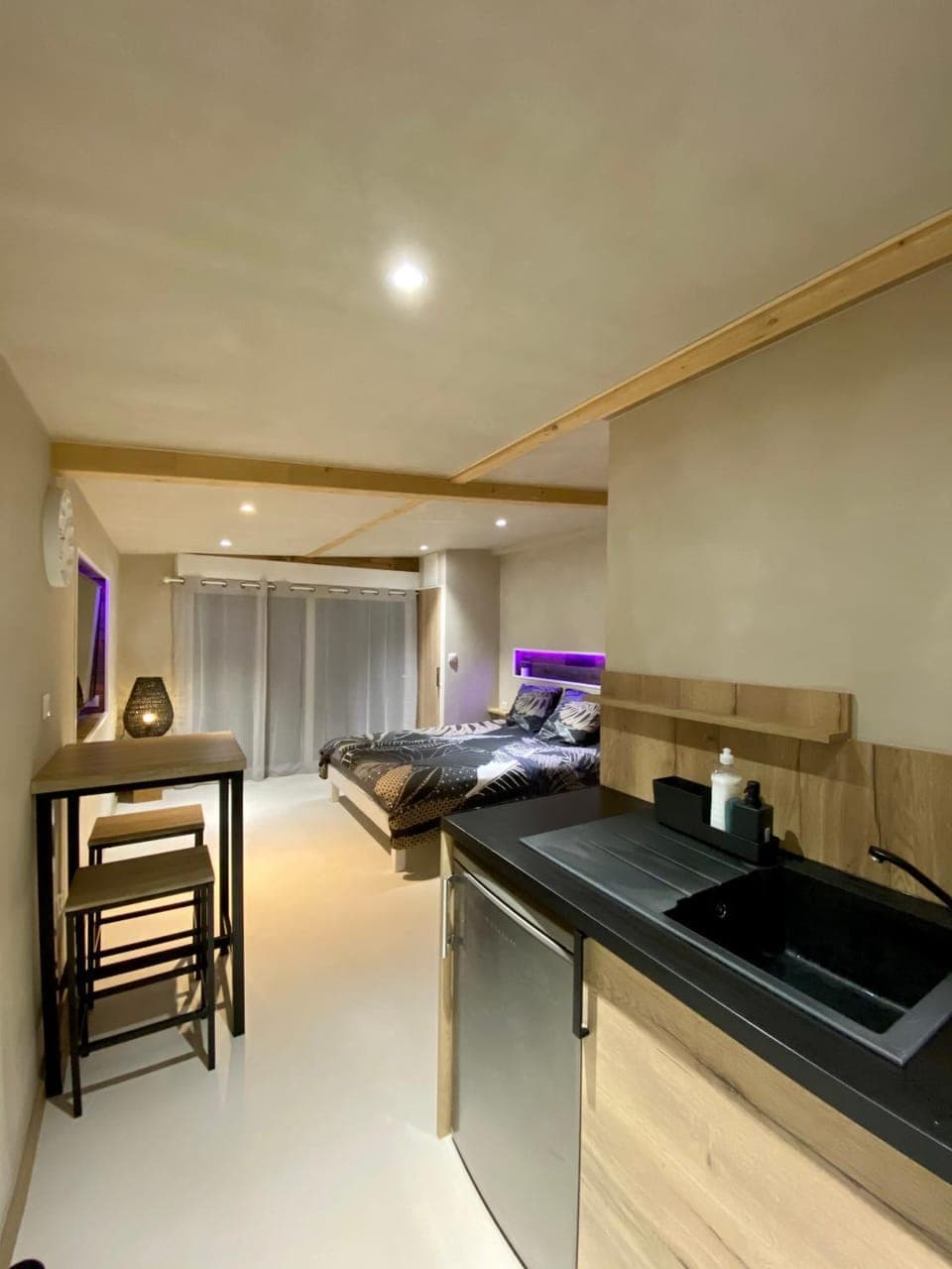 Kitchen or kitchenette, Photo of the whole room, Dining area