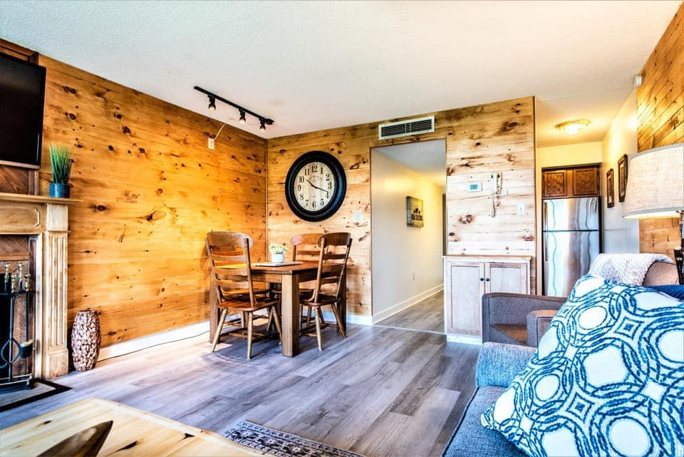 Mountain Villa Magnificent Views - 2 Pools, Fireplace & Hot Tub Apartment in Gatlinburg