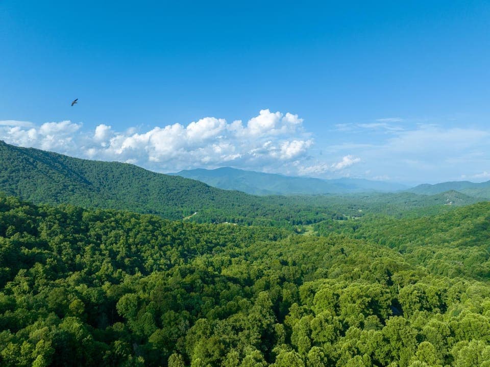 --Mountain Chalet Getaway with Breathtaking View Next to Tail of Dragon-- Chalet in Stecoah