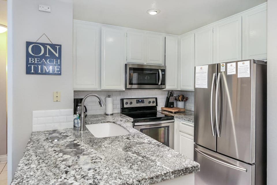 E105 - Seascape Stay - On-the-Sand House in Oceanside