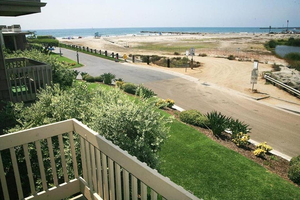 G32 - Harbor Cottage - On-the-Sand House in Oceanside