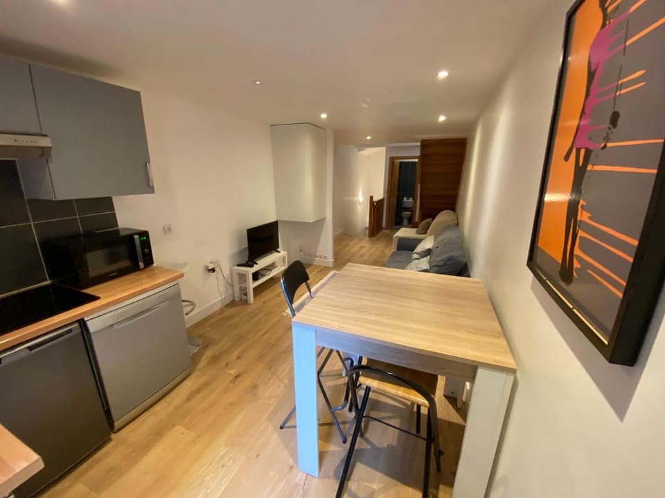 Kitchen or kitchenette, Living room, Dining area