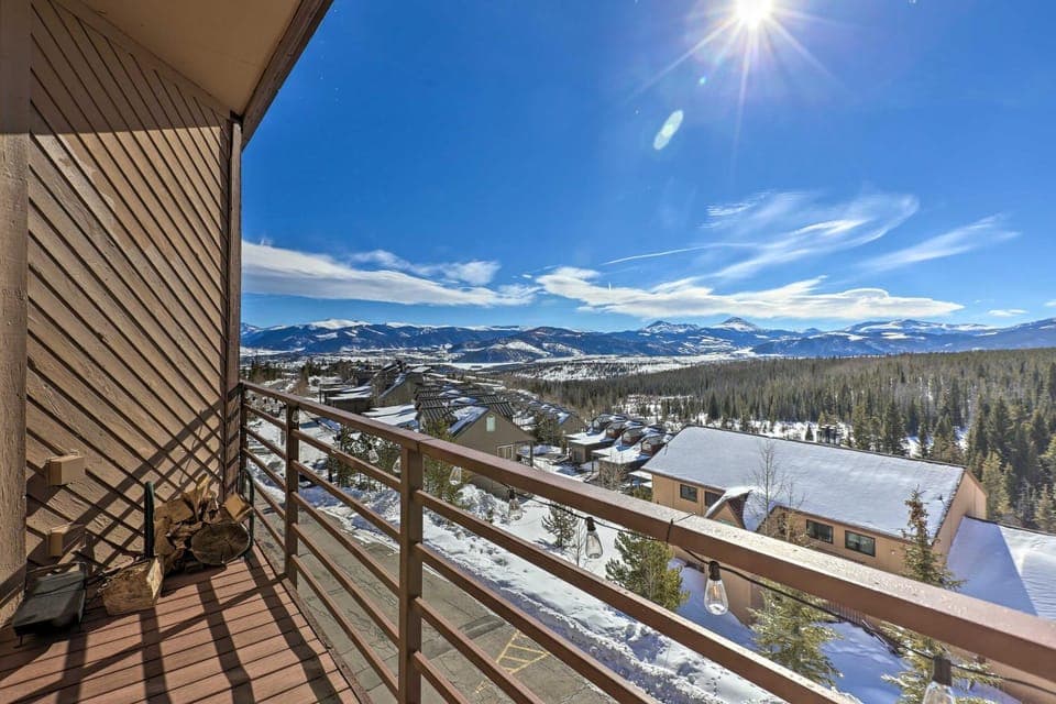 Mtn-View Silverthorne Gem w/ Shared Hot Tub House in Wildernest