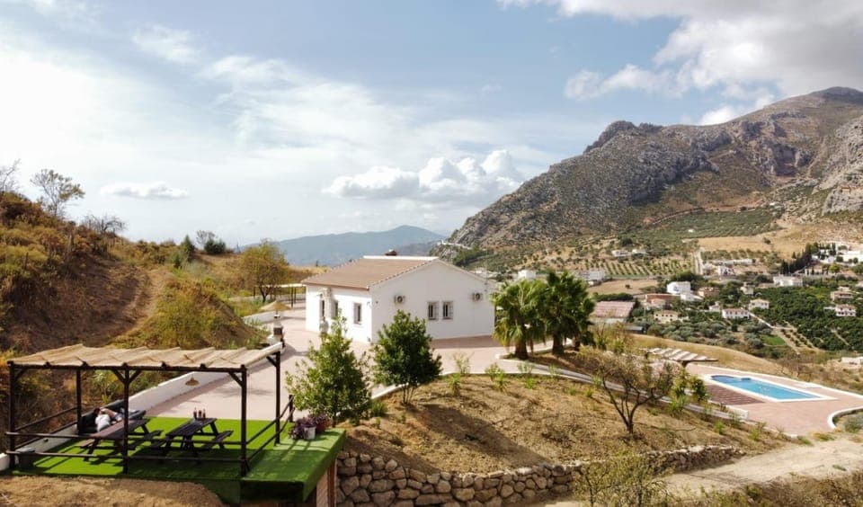 Natural landscape, BBQ facilities, Lounge or bar, Dining area, Autumn, Pool view, Family, sunbed