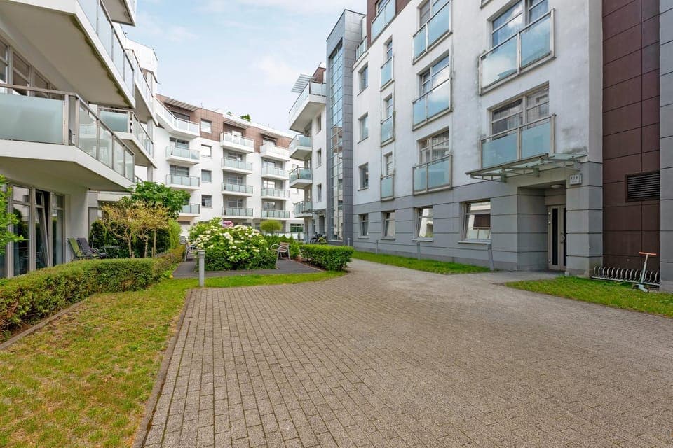 Spring, Off site, Day, Area and facilities