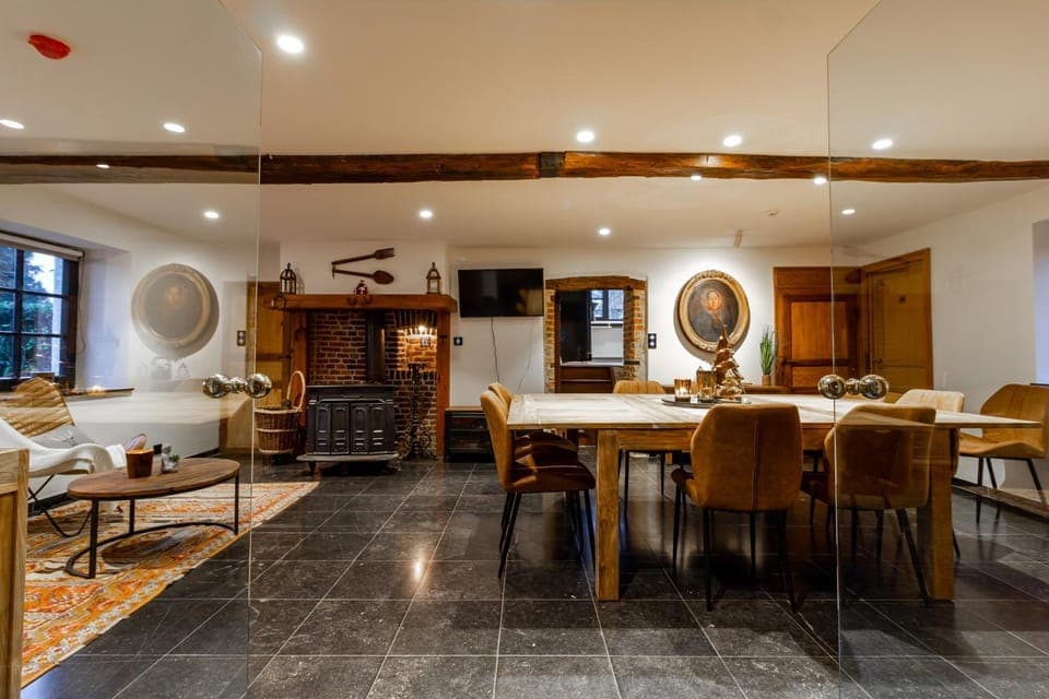 Communal lounge/ TV room