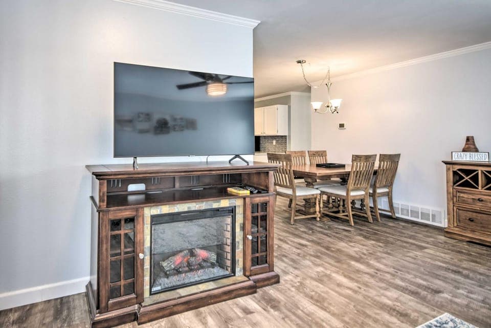 Loveland Duplex w/ Large Yard: 2 Mi to Dtwn House in Loveland