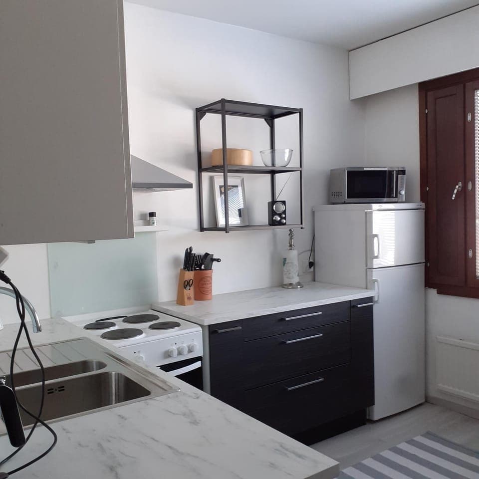 Kitchen or kitchenette, oven
