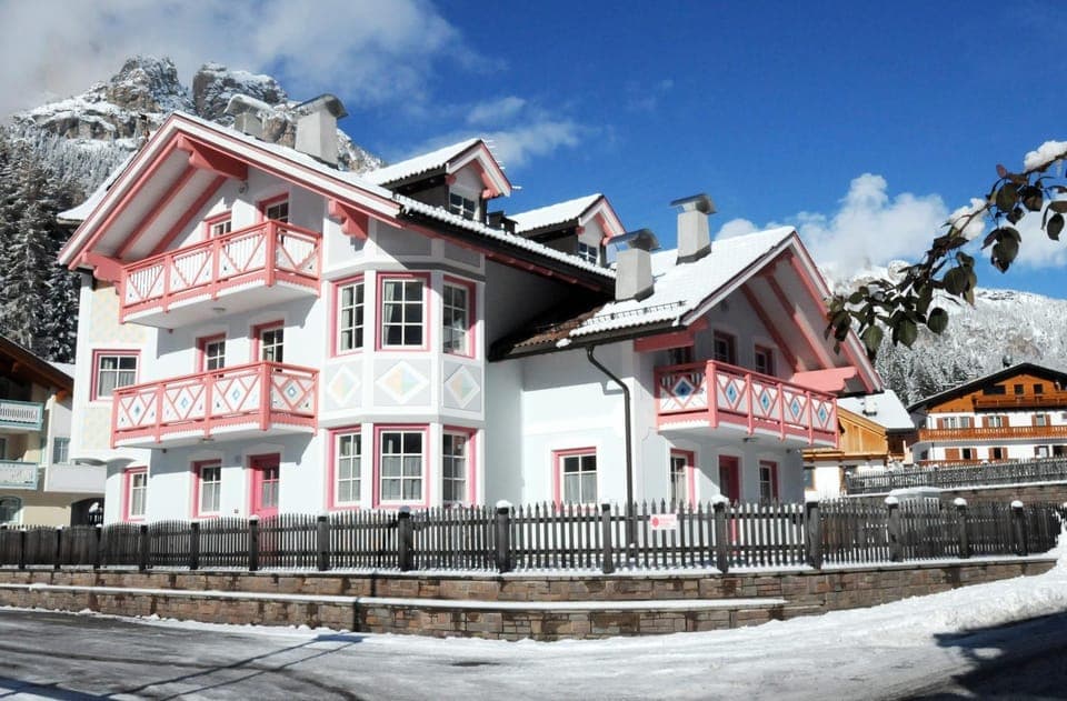 Facade/entrance, Winter