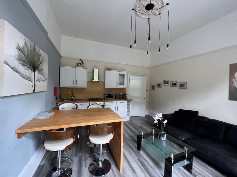 Dining area, kitchen