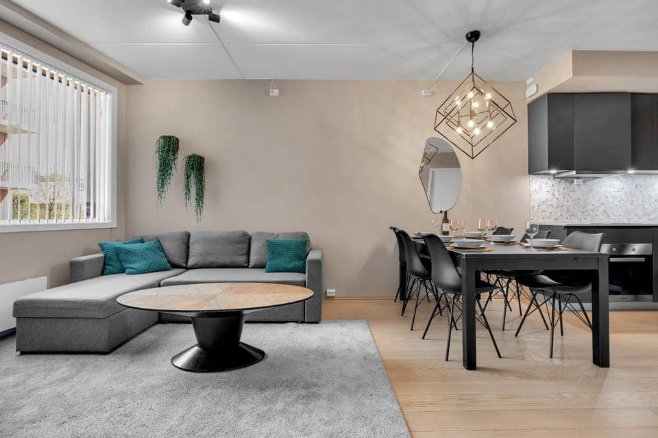 TV and multimedia, Living room, Seating area, Dining area