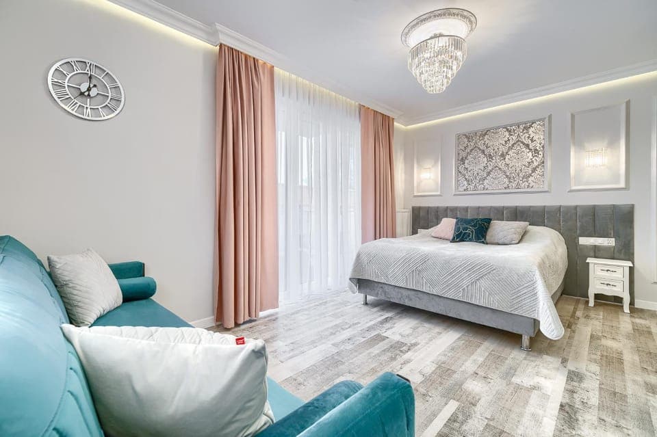 Bed, Living room, Seating area, Bedroom