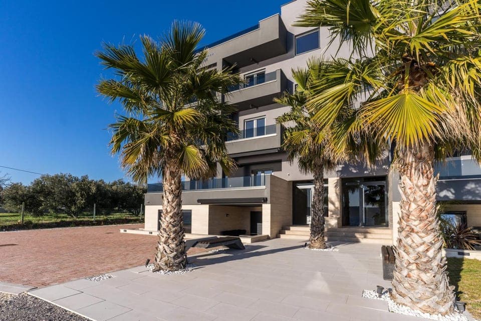 Property building, Facade/entrance