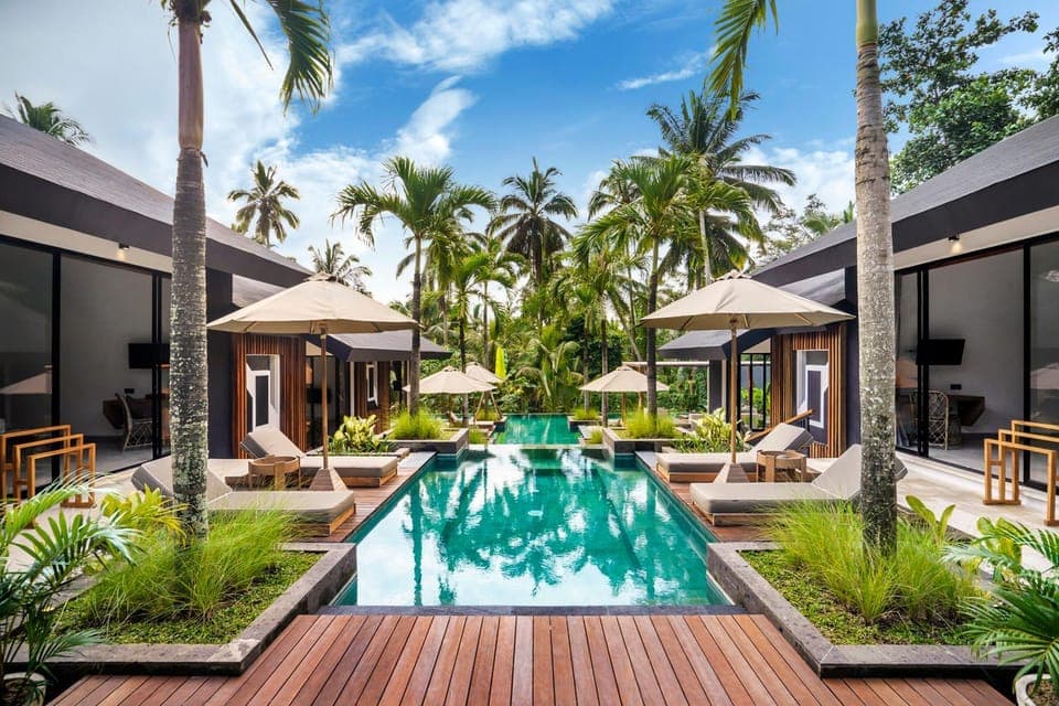 Property building, Pool view, Swimming pool, sunbed