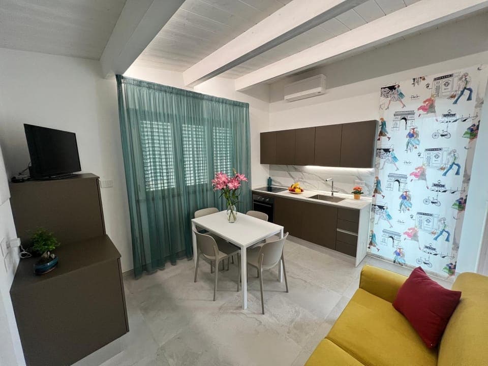 Kitchen or kitchenette, Seating area