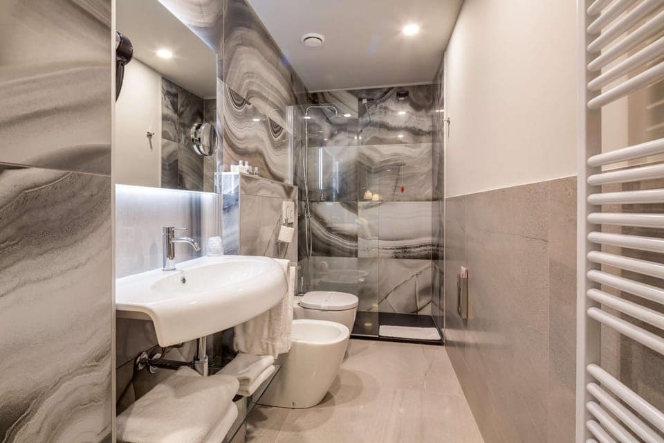 Bathroom, Photo of the whole room, On site