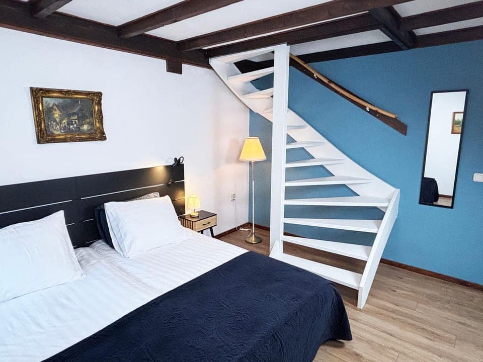 Bed, Bathroom, Bedroom, acessibility